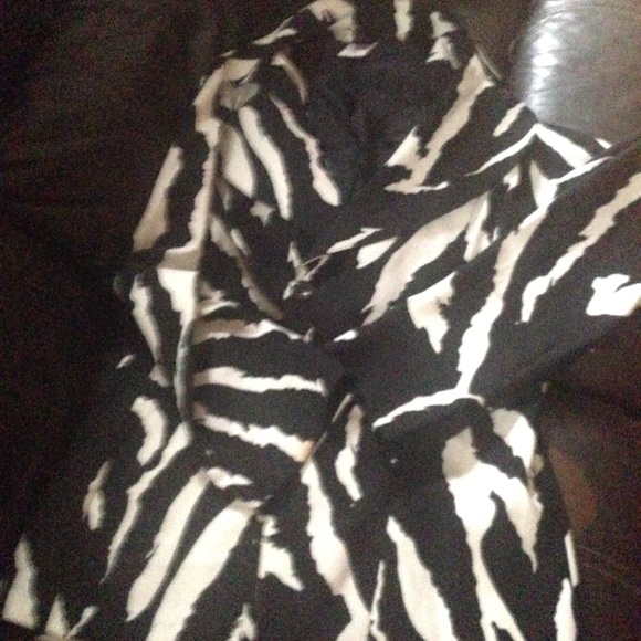 Black and white coat or blazer use for both - Picture 4 of 8